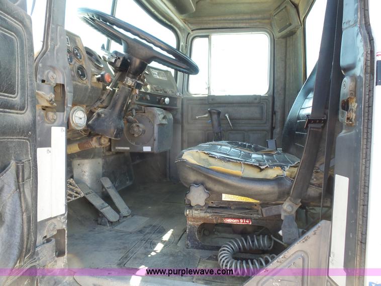 image for item L4890 1995 Mack RD690S mixer truck