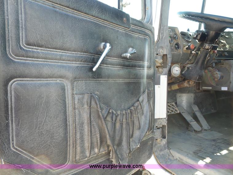 image for item L4890 1995 Mack RD690S mixer truck