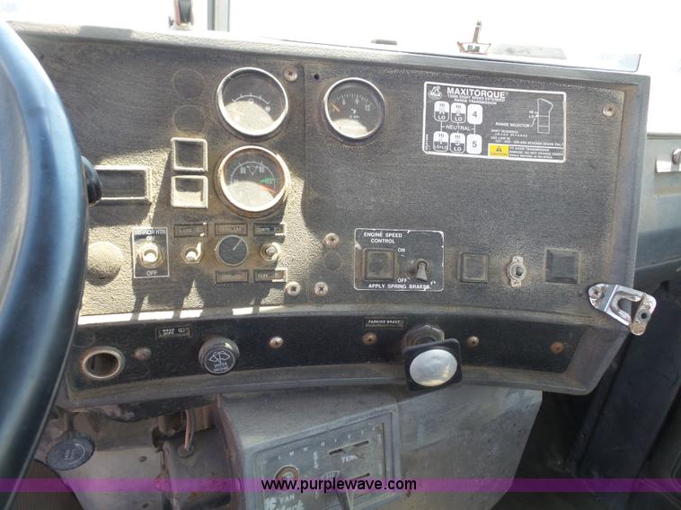 image for item L4890 1995 Mack RD690S mixer truck