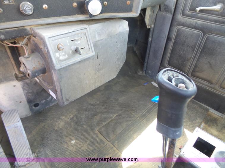 image for item L4890 1995 Mack RD690S mixer truck