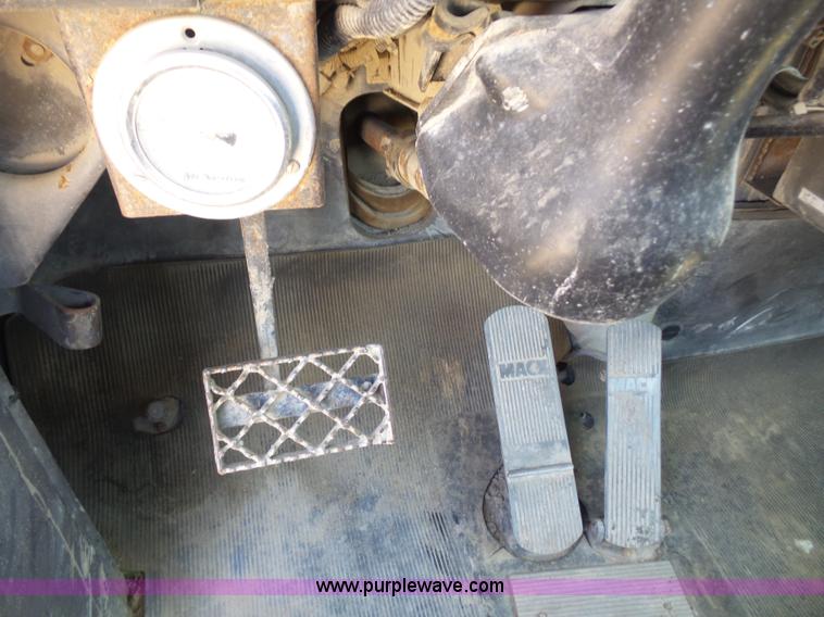 image for item L4890 1995 Mack RD690S mixer truck