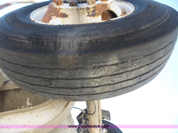 image for item L4890 1995 Mack RD690S mixer truck