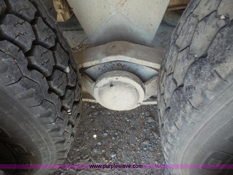 image for item L4890 1995 Mack RD690S mixer truck