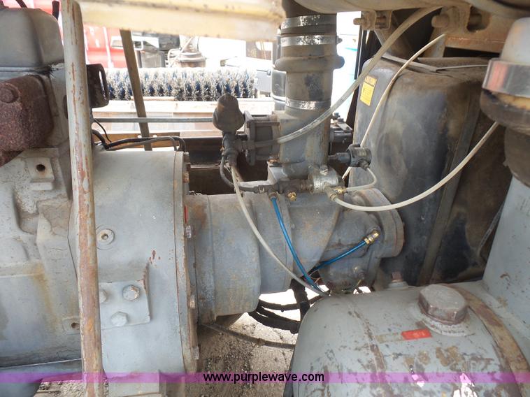 image for item L4937 1982 Gardner Denver D100 air compressor