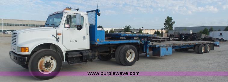 image for item L5894 1993 International 4900 truck with trailer