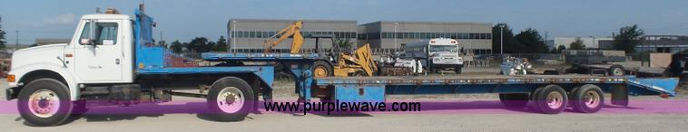 image for item L5894 1993 International 4900 truck with trailer