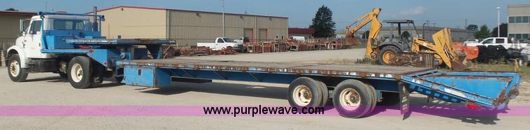 image for item L5894 1993 International 4900 truck with trailer