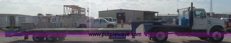 image for item L5894 1993 International 4900 truck with trailer