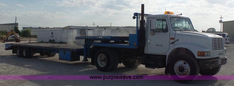 image for item L5894 1993 International 4900 truck with trailer