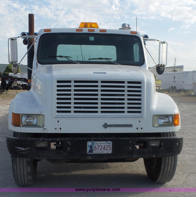 image for item L5894 1993 International 4900 truck with trailer