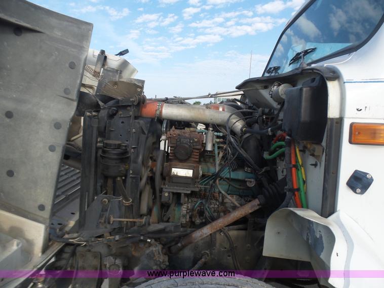 image for item L5894 1993 International 4900 truck with trailer