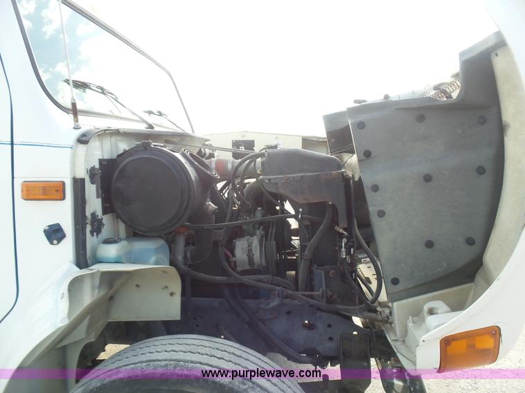 image for item L5894 1993 International 4900 truck with trailer