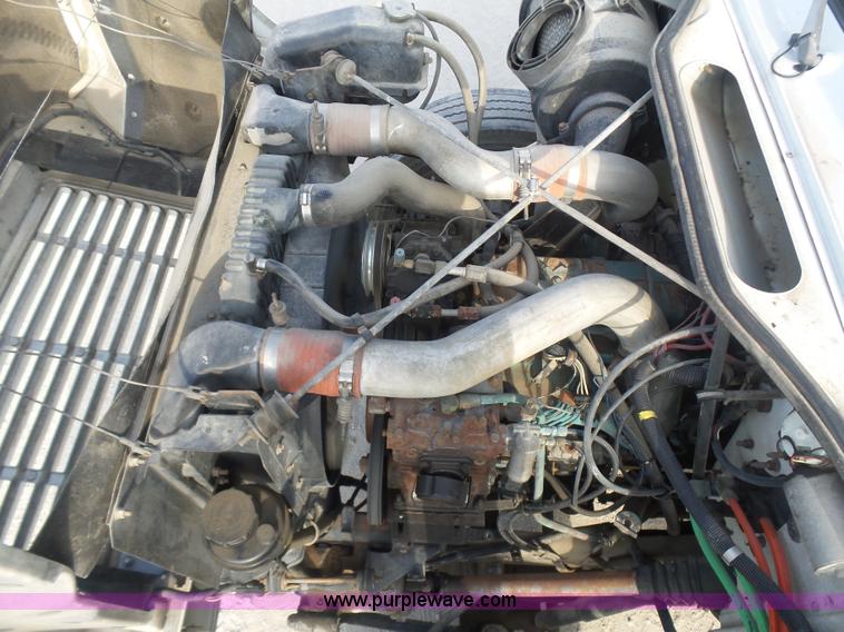 image for item L5894 1993 International 4900 truck with trailer