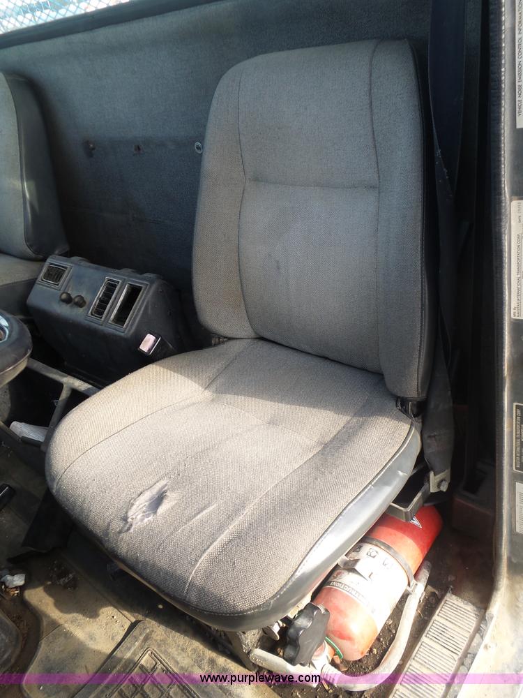 image for item L5894 1993 International 4900 truck with trailer