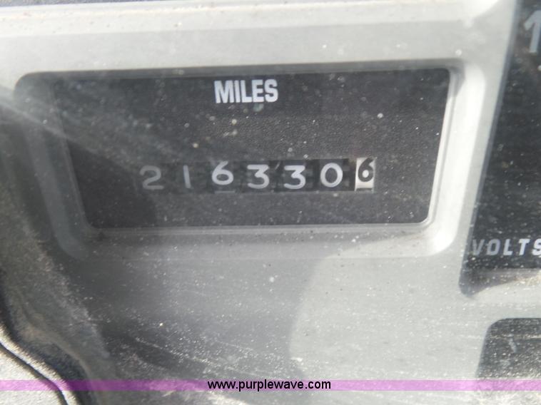 image for item L5894 1993 International 4900 truck with trailer