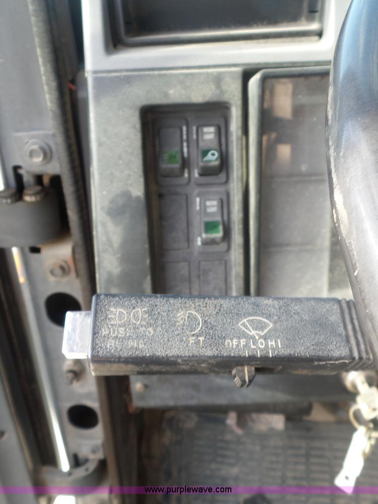 image for item L5894 1993 International 4900 truck with trailer