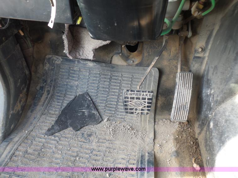 image for item L5894 1993 International 4900 truck with trailer