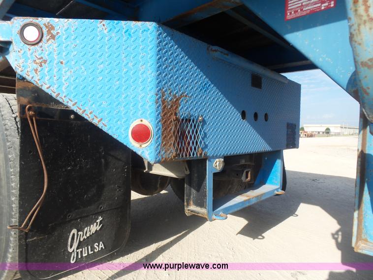 image for item L5894 1993 International 4900 truck with trailer