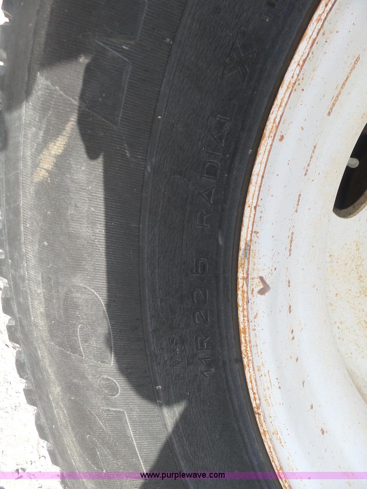 image for item L5894 1993 International 4900 truck with trailer