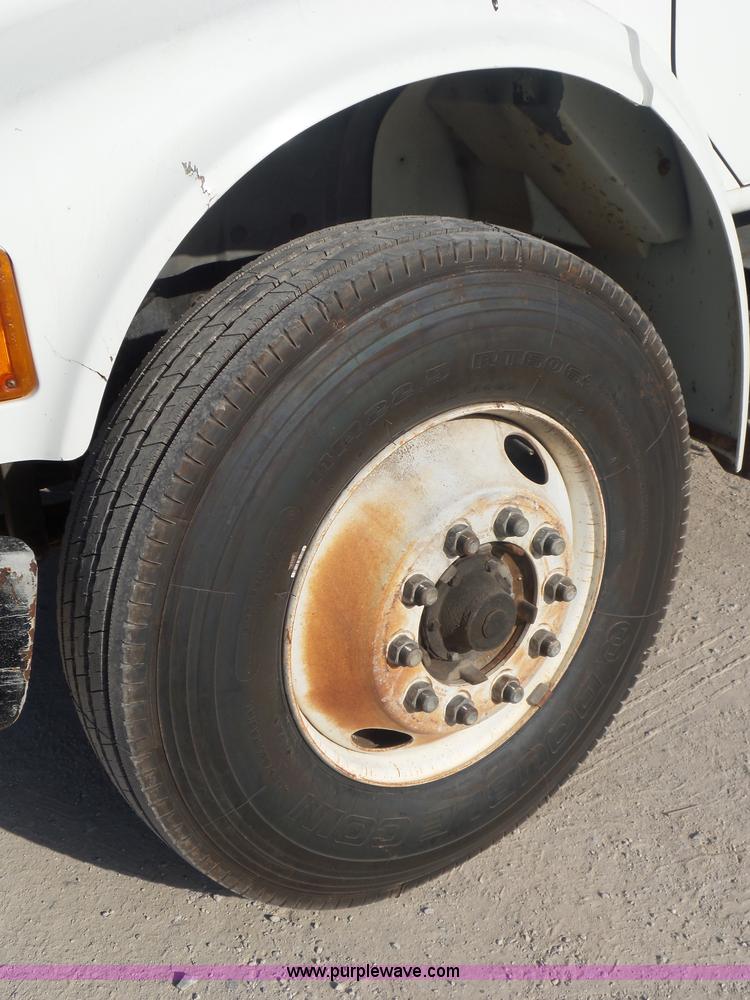 image for item L5894 1993 International 4900 truck with trailer