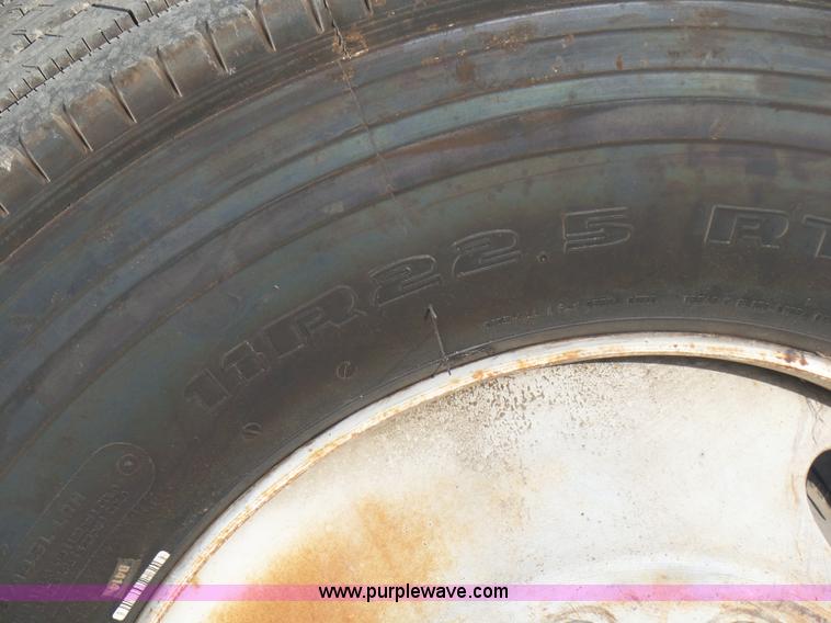 image for item L5894 1993 International 4900 truck with trailer