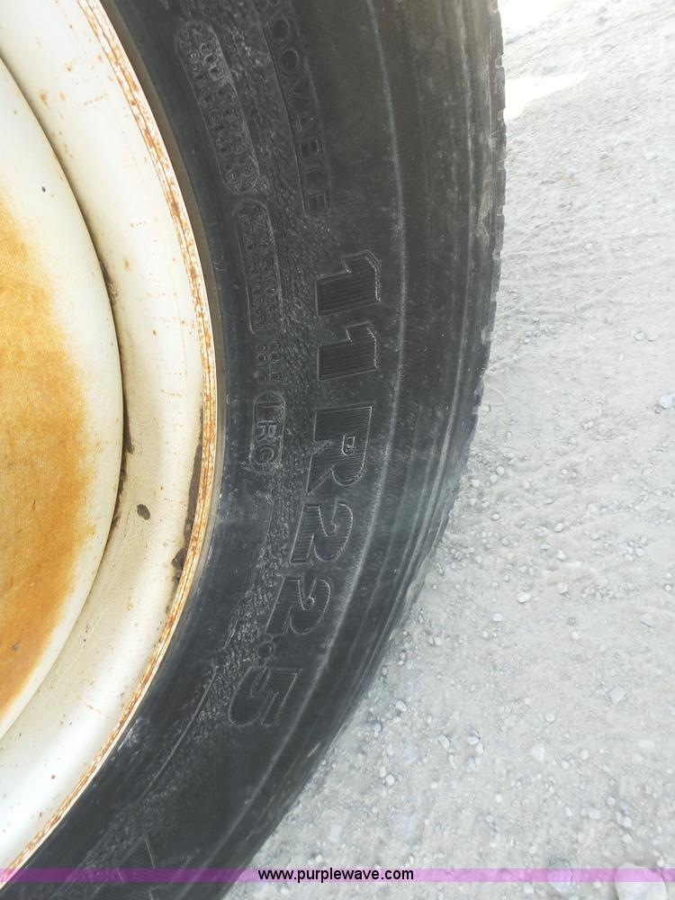 image for item L5894 1993 International 4900 truck with trailer