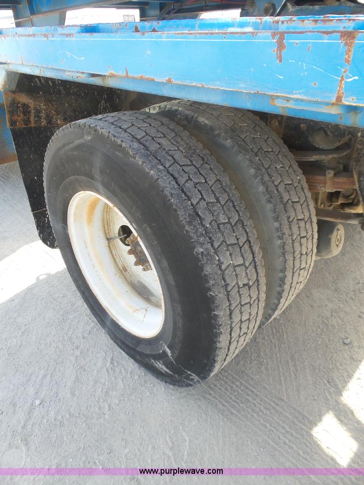 image for item L5894 1993 International 4900 truck with trailer