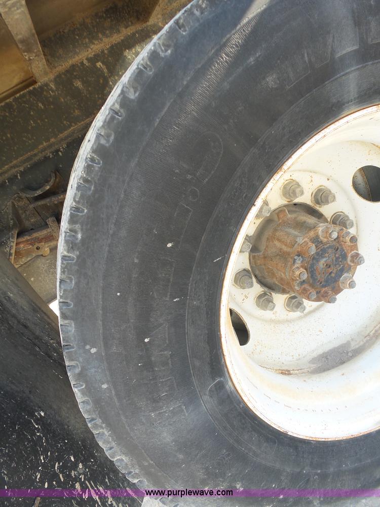 image for item L5894 1993 International 4900 truck with trailer