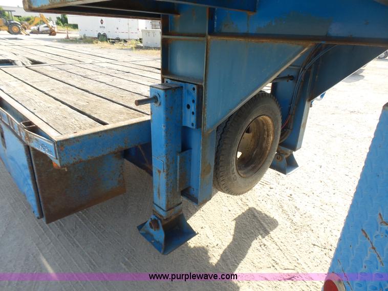 image for item L5894 1993 International 4900 truck with trailer