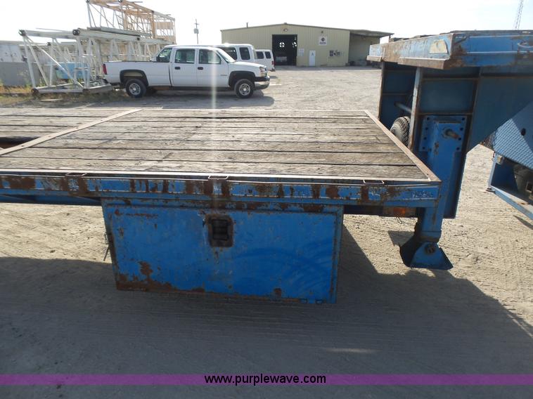 image for item L5894 1993 International 4900 truck with trailer