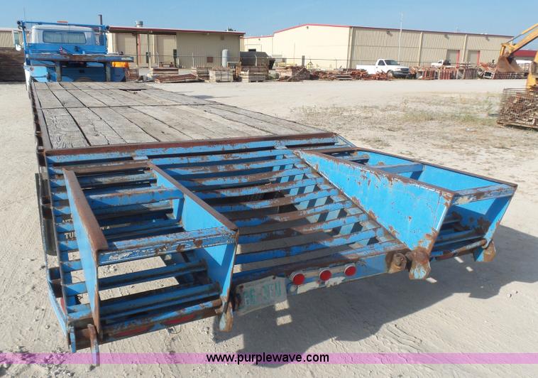 image for item L5894 1993 International 4900 truck with trailer