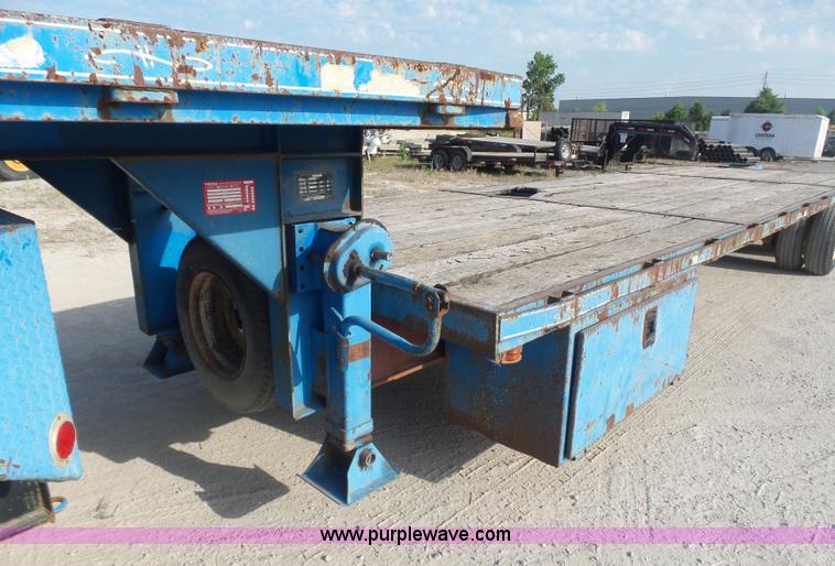 image for item L5894 1993 International 4900 truck with trailer