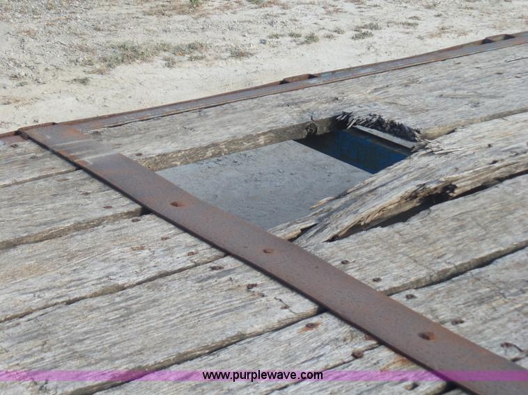 image for item L5894 1993 International 4900 truck with trailer