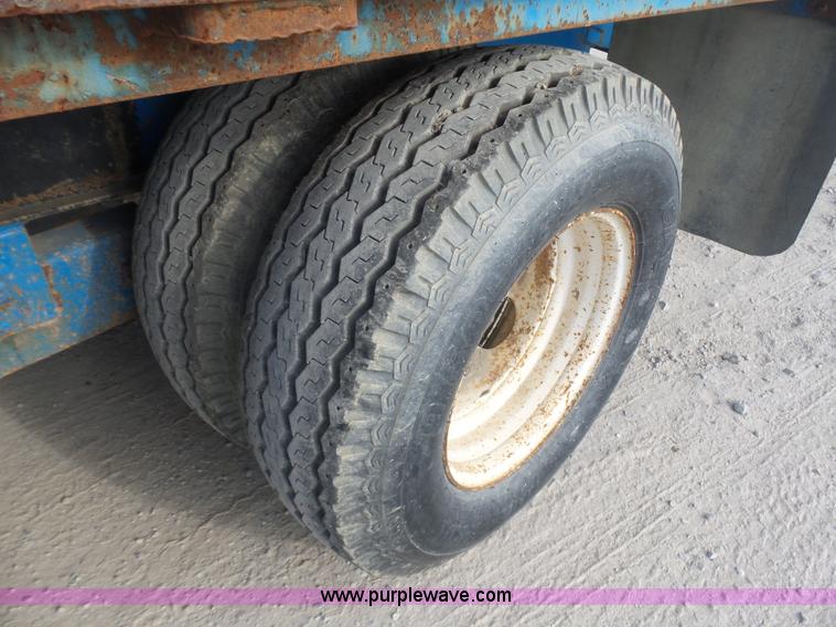 image for item L5894 1993 International 4900 truck with trailer