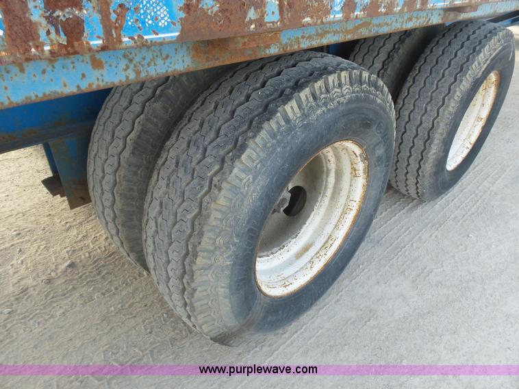 image for item L5894 1993 International 4900 truck with trailer