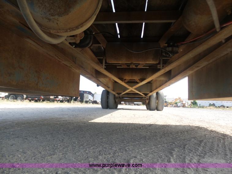 image for item L5894 1993 International 4900 truck with trailer