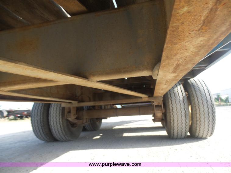 image for item L5894 1993 International 4900 truck with trailer