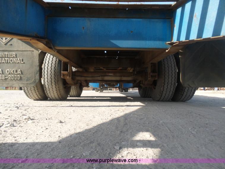 image for item L5894 1993 International 4900 truck with trailer