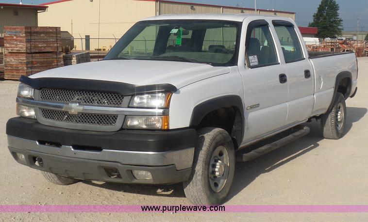 image for item L5895 2004 Chevrolet Silverado 2500HD Crew Cab pickup truck