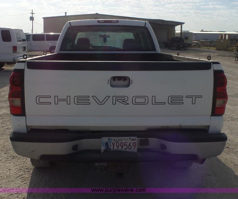 image for item L5895 2004 Chevrolet Silverado 2500HD Crew Cab pickup truck