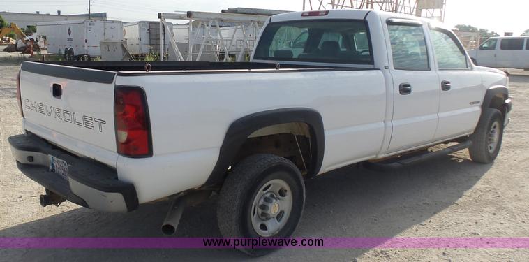 image for item L5895 2004 Chevrolet Silverado 2500HD Crew Cab pickup truck