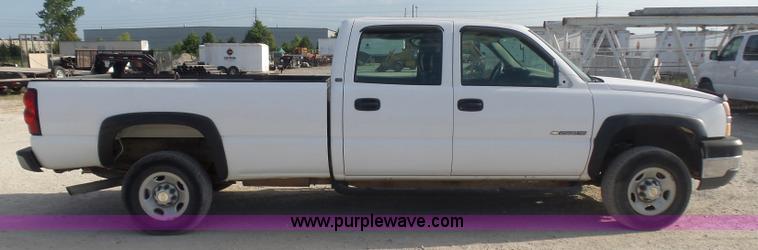 image for item L5895 2004 Chevrolet Silverado 2500HD Crew Cab pickup truck