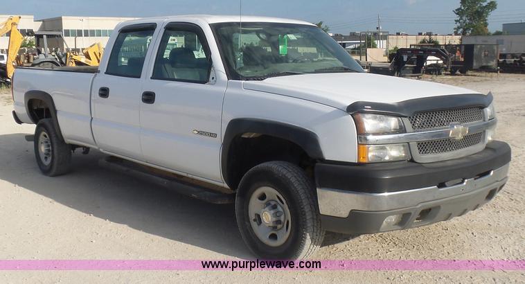 image for item L5895 2004 Chevrolet Silverado 2500HD Crew Cab pickup truck
