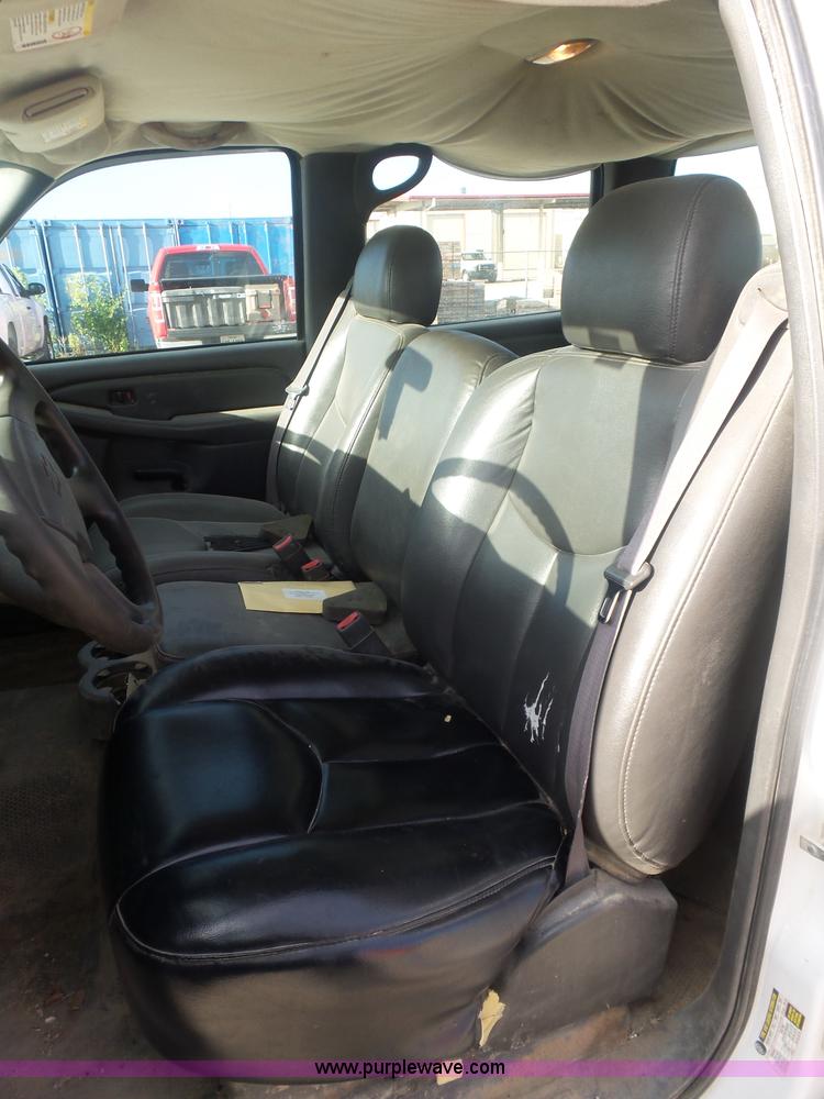 image for item L5895 2004 Chevrolet Silverado 2500HD Crew Cab pickup truck