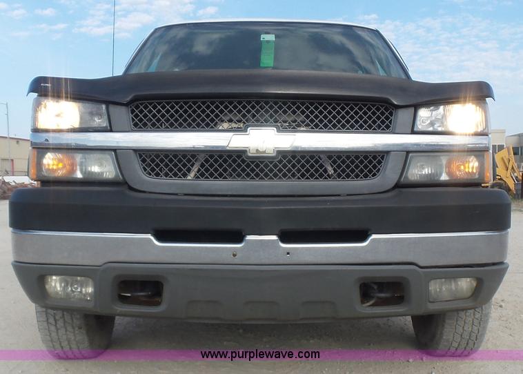 image for item L5895 2004 Chevrolet Silverado 2500HD Crew Cab pickup truck