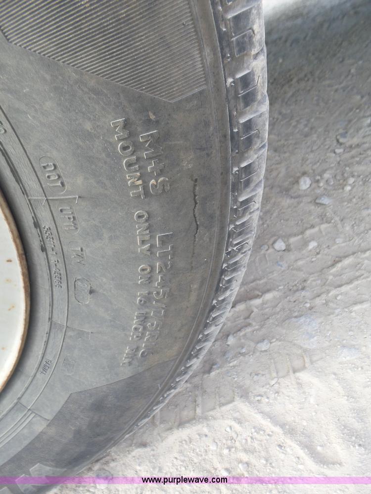 image for item L5895 2004 Chevrolet Silverado 2500HD Crew Cab pickup truck