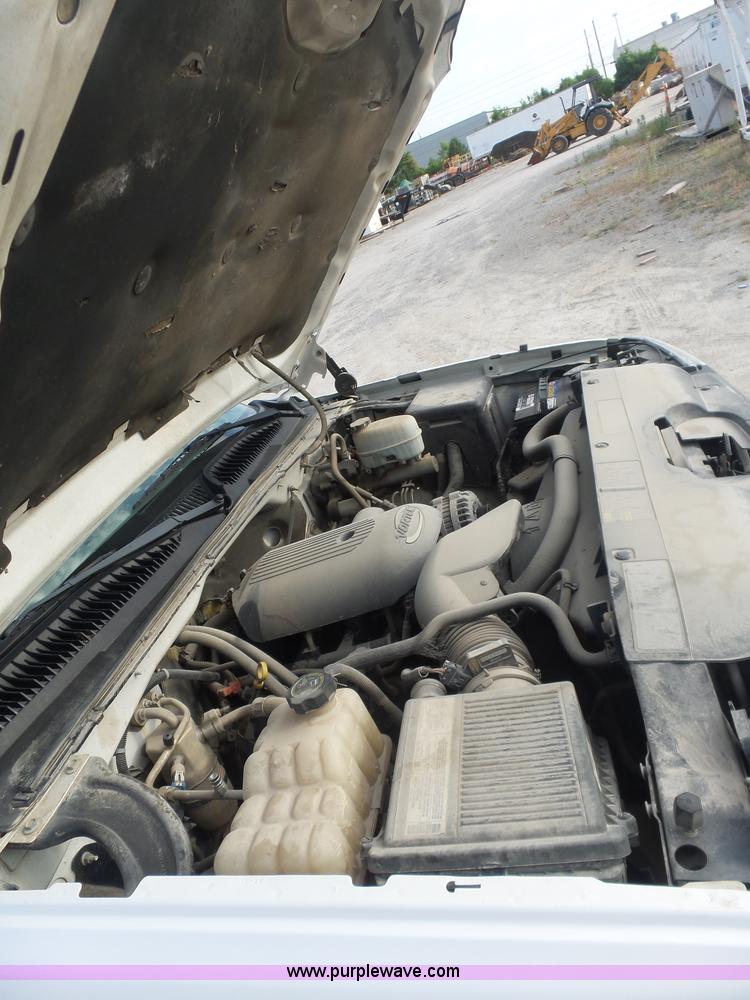 image for item L5895 2004 Chevrolet Silverado 2500HD Crew Cab pickup truck