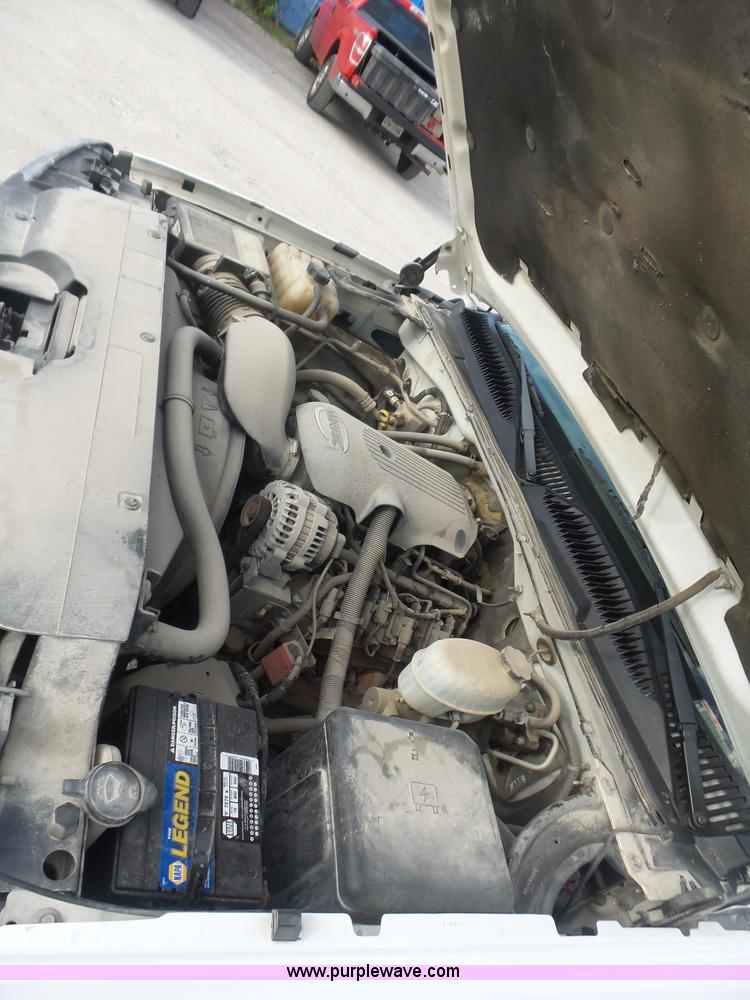 image for item L5895 2004 Chevrolet Silverado 2500HD Crew Cab pickup truck