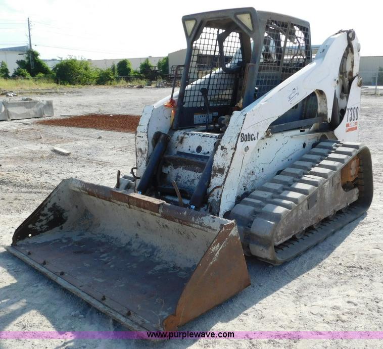 image for item L5899 2005 Bobcat T300 Turbo skid steer