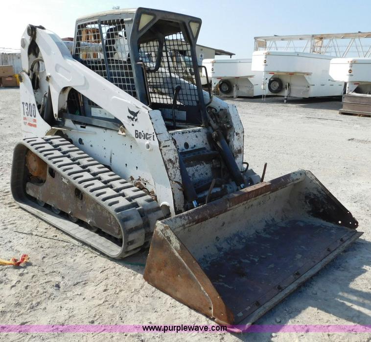 image for item L5899 2005 Bobcat T300 Turbo skid steer